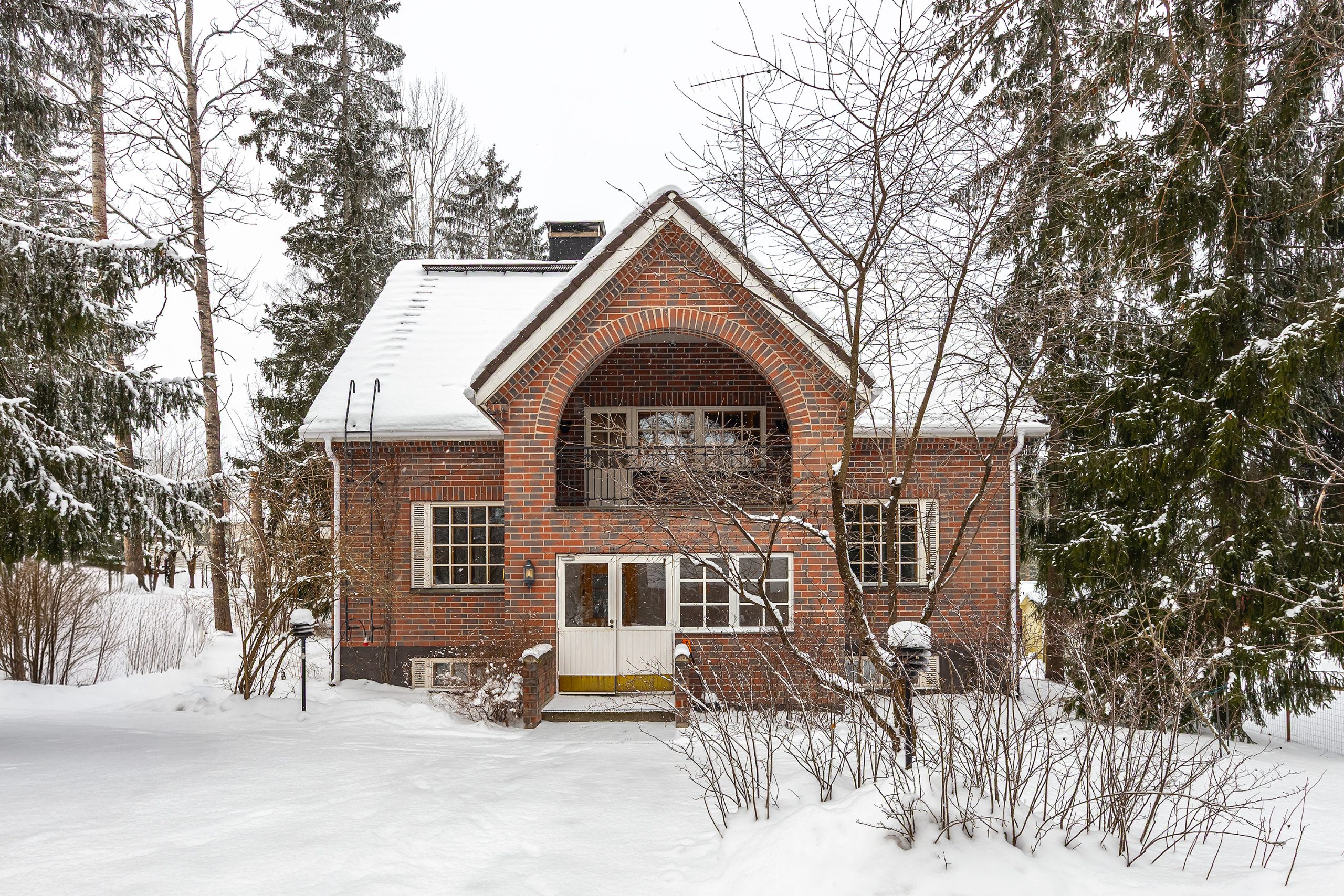 Heinäkorventie 1, 01680 Vantaa, Askisto